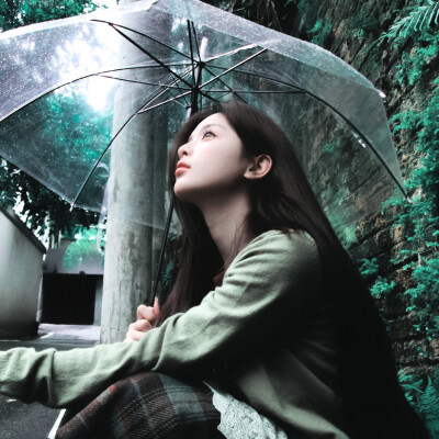 我们都无法预知某个瞬间的价值 直到这个瞬间成为回忆