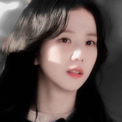 冬雪同飘落的花瓣 垂在眼睫