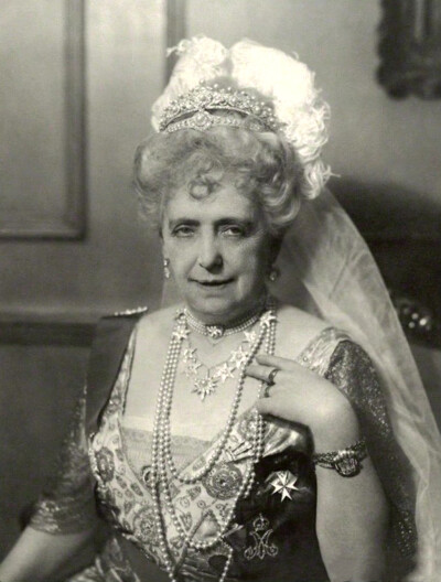 第11代艾尔利伯爵夫人梅贝尔