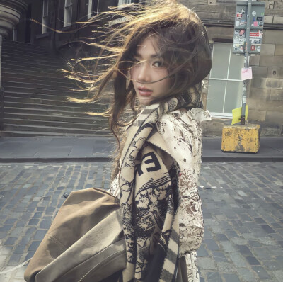 风格女头 拿图点赞关注