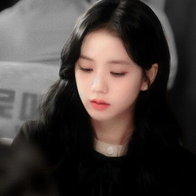 冬雪同飘落的花瓣 垂在眼睫