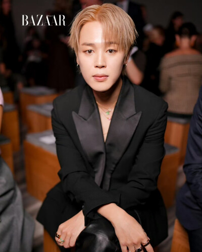 251002
harpersbazaarjapan ins更新智旻相关