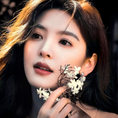 在记忆的废墟里，我独自翻找你的影子