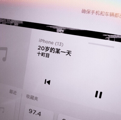 疲惫如细密的藤蔓 早已悄悄缠绕住四肢百骸，让每一次动作都带着无形的拉扯感