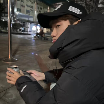 我不是一个主动的人 只有确定别人是真心的时候我才会拿出同等的真心 如果你今晚没有和我说晚安那么明晚我也不会和你说晚安