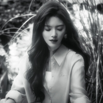 在记忆的废墟里，我独自翻找你的影子