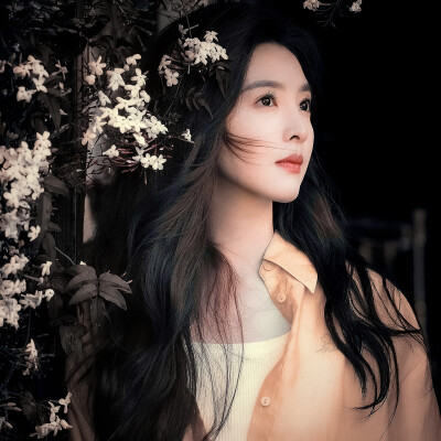 在记忆的废墟里，我独自翻找你的影子