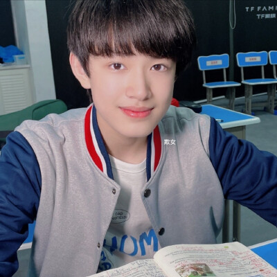 发现一只萌（）