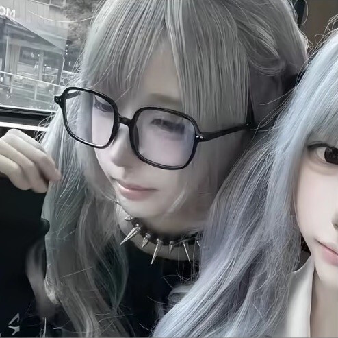 小鹿在碰撞你头发湿漉而芬芳