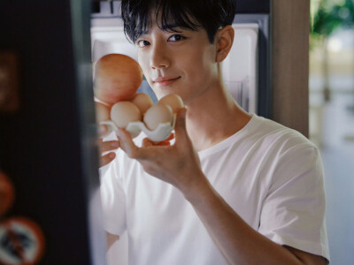 #肖战1005生日快乐# 长路循光,步履成诗。又是一年十月金秋,时光卷轴上镌刻着你愈加丰盈的足迹,祝你在新的一岁继续热爱无休。   过去的这一年,你作「郭靖」披甲挽弓跃马襄阳城,挥洒侠者豪情;作「藏海」于权谋迷…