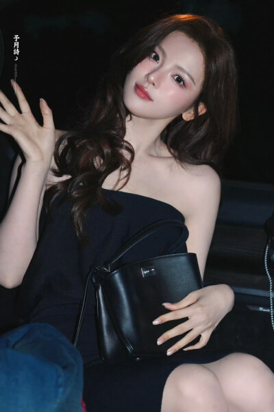cr.予月诗·杨超越