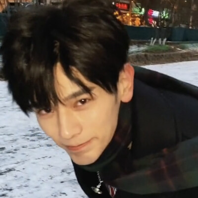 眼睛亮晶晶的狗男一枚