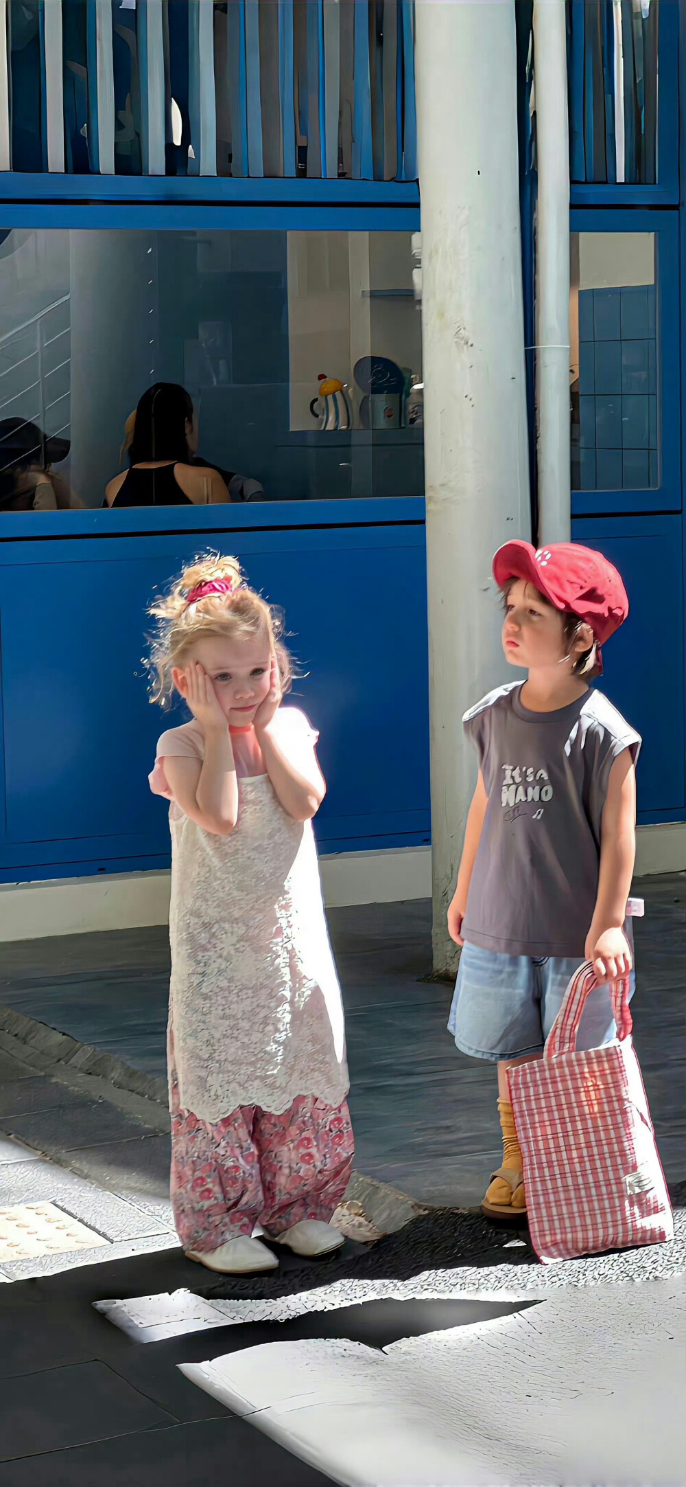 开心耳朵会竖起来因此被当塑料袋拎走〃•ω‹〃♡