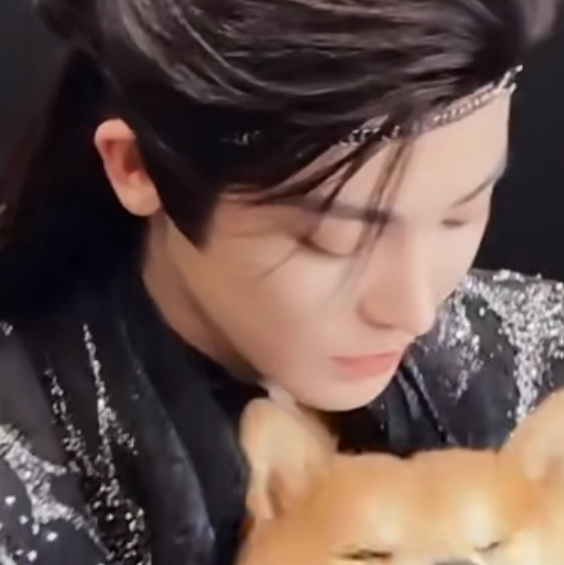 皎洁浸霜刃断痴缠