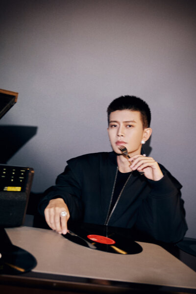任嘉伦
