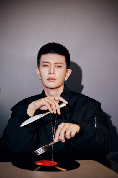 任嘉伦