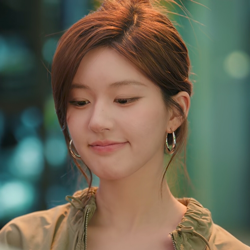 赵露思
许我耀眼