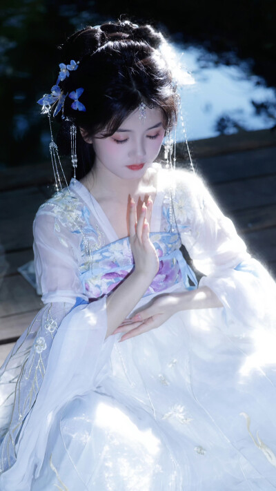 宥拉