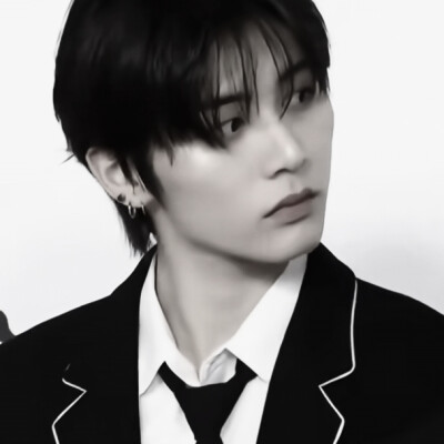 你的外套还留在我家的客厅里面