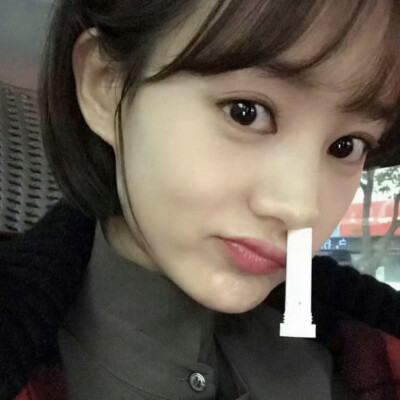 此女早期更是萌的没边
