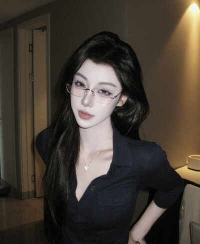 女