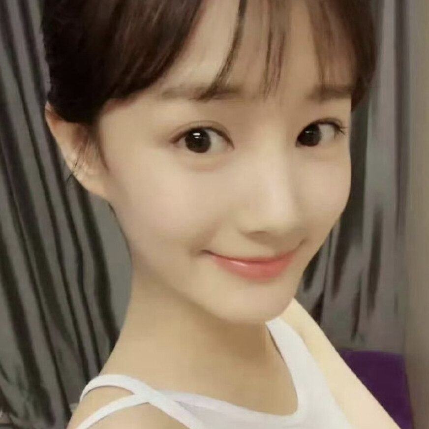 此女早期更是萌的没边