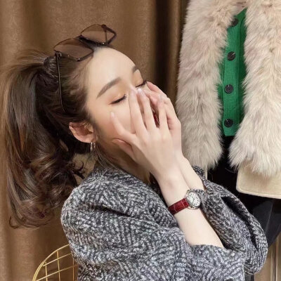 女