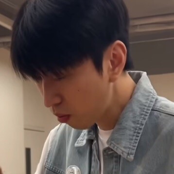 蒋易is a vampire～