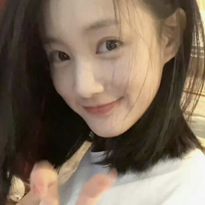 此女早期更是萌的没边