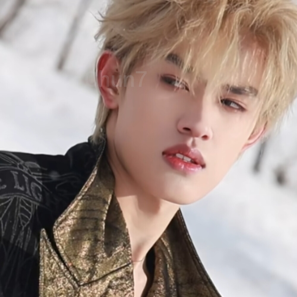 全世界都趁我不在欺负我的女孩