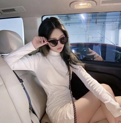 女