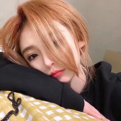 女