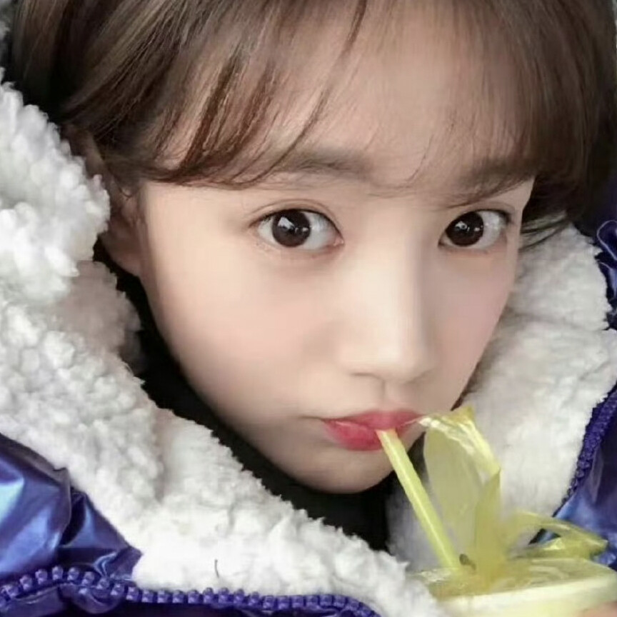 此女早期更是萌的没边