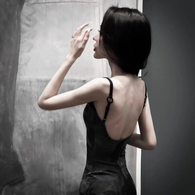 女