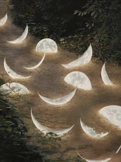 日以阳德，月以阴灵。擅扶光于东沼，嗣若英于西冥。引玄兔于帝台，集素娥于后庭。朓警阙，魄示冲。顺辰通烛，从星泽风。增华台室，扬采轩宫。委照而吴业昌，沦精而汉道融。
若夫气霁地表，云敛天末，洞庭始波，木叶…