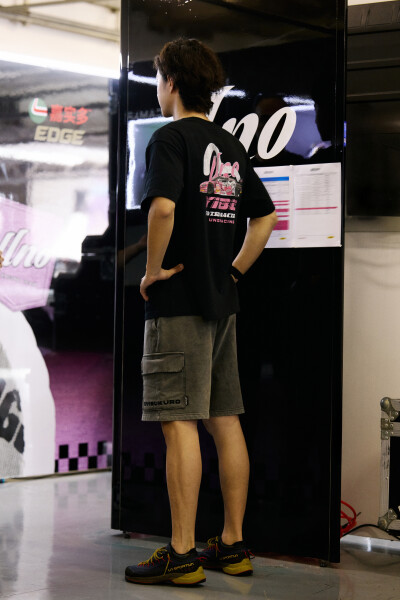 YIBO-OFFICIAL：
#YIBO MOMENT#
「练车日」
新装上阵，速度觉醒，85号开跑！[全力以赴]@UNIQ-王一博
赛事日程：
10月7日
14:40-16:10 第一/二/三/四节排位赛
10月8日
9:25-17:25 上海8小时耐力赛正赛 ​​​