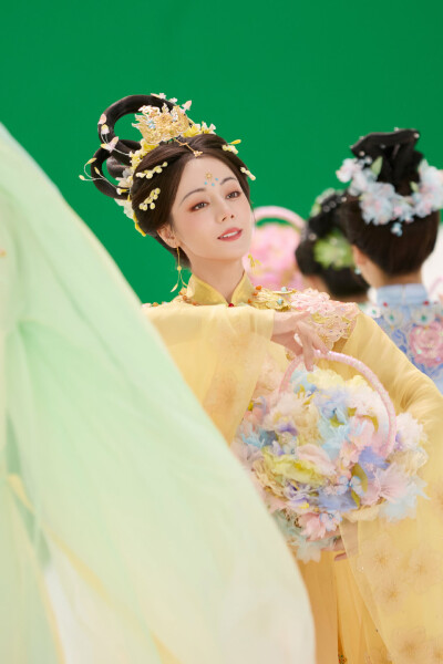 迪丽热巴河南卫视中秋奇妙游
迪丽热巴嫦娥造型2025.10.5