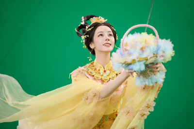 迪丽热巴河南卫视中秋奇妙游
迪丽热巴嫦娥造型2025.10.5