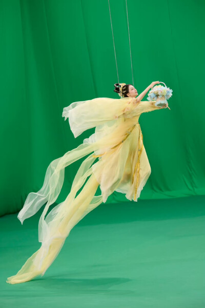 迪丽热巴河南卫视中秋奇妙游
迪丽热巴嫦娥造型2025.10.5