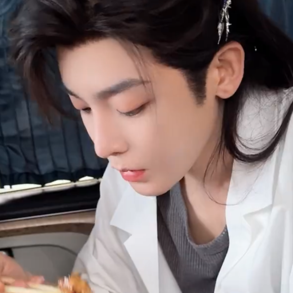 所有人保持裤裆平坦明天十二点准时打开优酷视频收看入青云！！！！！！