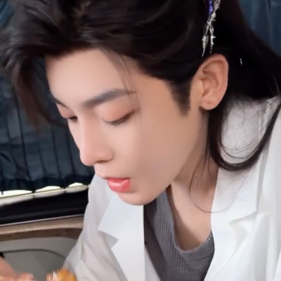 所有人保持裤裆平坦明天十二点准时打开优酷视频收看入青云！！！！！！