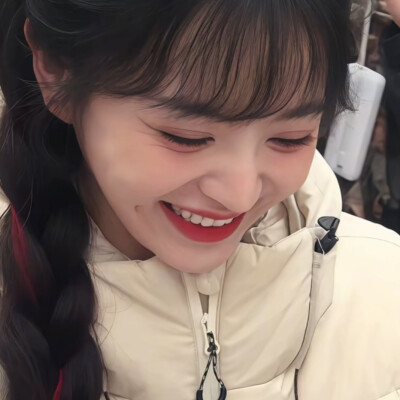 她笑起来有梨涡