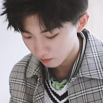 最近没物料可以截头像了 截几张早期物料的吧