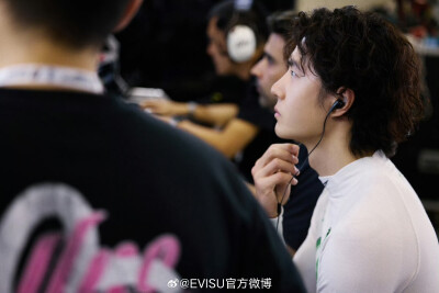 王一博
