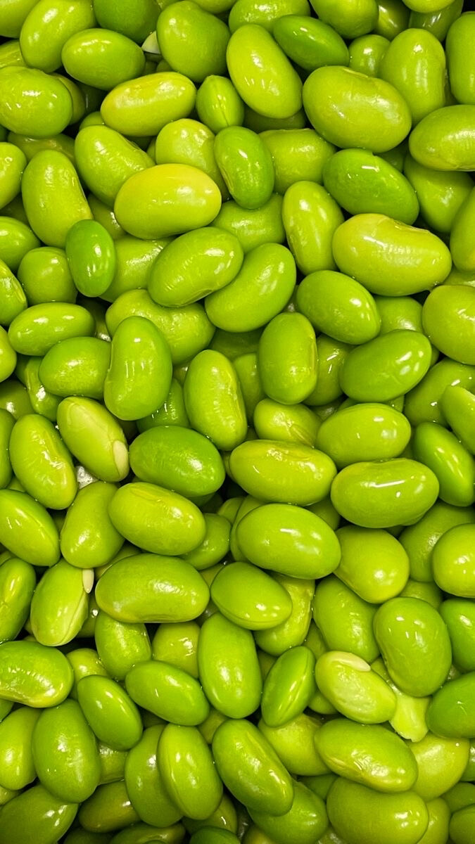 真正的沉默从不是语言的缺席，
有时是话到嘴边的咽下，
有时是无需言说的共情。