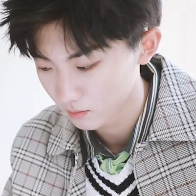 最近没物料可以截头像了 截几张早期物料的吧