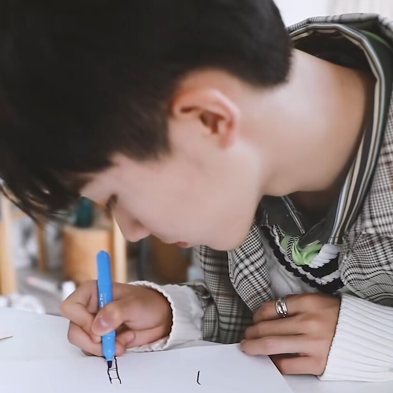 最近没物料可以截头像了 截几张早期物料的吧