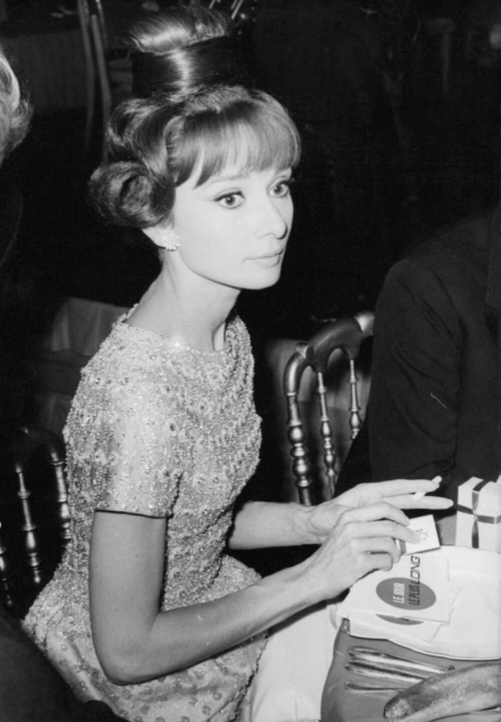 1962年奥黛丽赫本出席巴黎晚宴