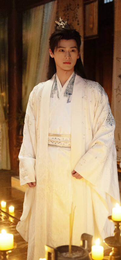 全伊伦《照镜辞》李晏