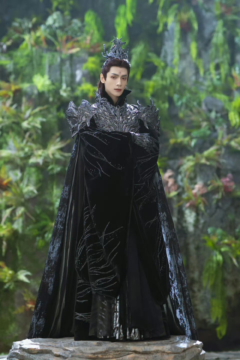 长月烬明 | 詹台烬/沧九旻/冥夜 | 罗云熙